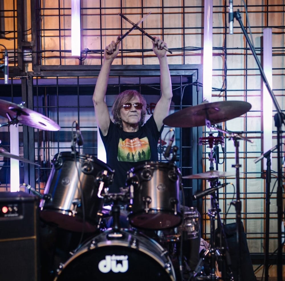 Legendarni Žika Todorović oduševio sarajevsku publiku, nastupio sa EKV tribute bendom Deca iz vode