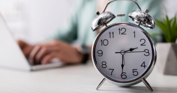 Ovog vikenda vraćamo sat unazad – naučnici upozoravaju na ozbiljne posljedice po zdravlje