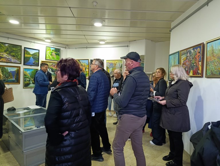 U Žepču otvorena izložba slika nastalih na 10. Likovnoj koloniji “Ismet Čahtarević Žepče 2025.”