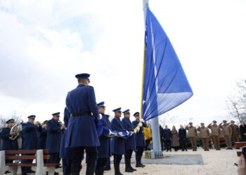 Na brdu Hum zavijorila se zastava BiH povodom Dana državnosti