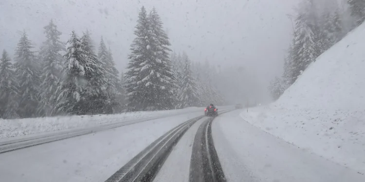 Usporen saobraćaj u većem dijelu Bosne zbog snijega
