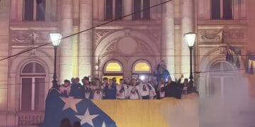 Spektakularan doček Zmajeva ispred Vječne vatre u Sarajevu